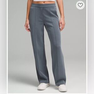 NWOT Lululemon Softstreme Pintuck Mid-Rise Pant
Regular